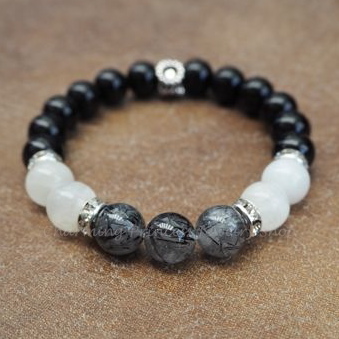 Rutilated Quartz Black, Moonstone, and Black Onyx ไหมดำ 10 มม หรือ แก้วขนเหล็ก มูนสโตน 10 มม นิล 10 มม ประดับเงินแท้ดอกไม้ และคริสตัล เรดาร์เรียกเงิน สำหรับหญิงสาวเจ้าเสน่ห์ และฉลาด