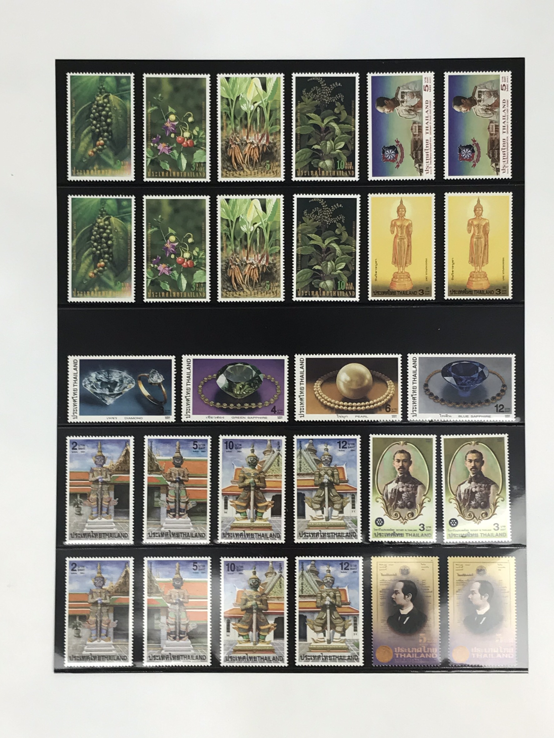 เมาท์แสตมป์เนื้อเซลลูลอย์สีดำเป็นห่อ (มี 7 แบบ 1-7 ช่อง ทั้งห่อมีแบบเดียวห่อละ 10 แผ่น)