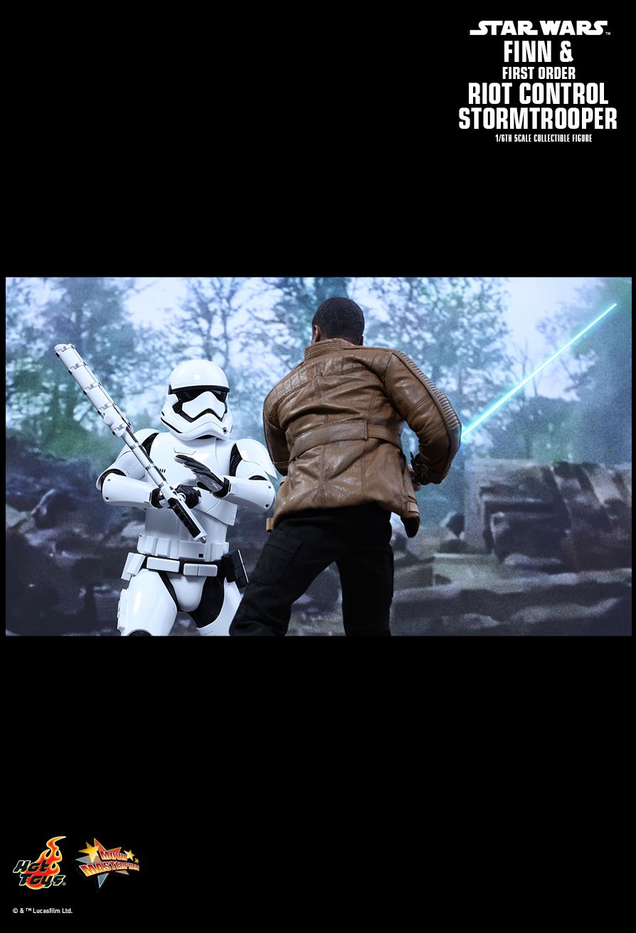 Hot Toys MMS346 STAR WARS: THE FORCE AWAKENS - FINN & STORMTROOPER
