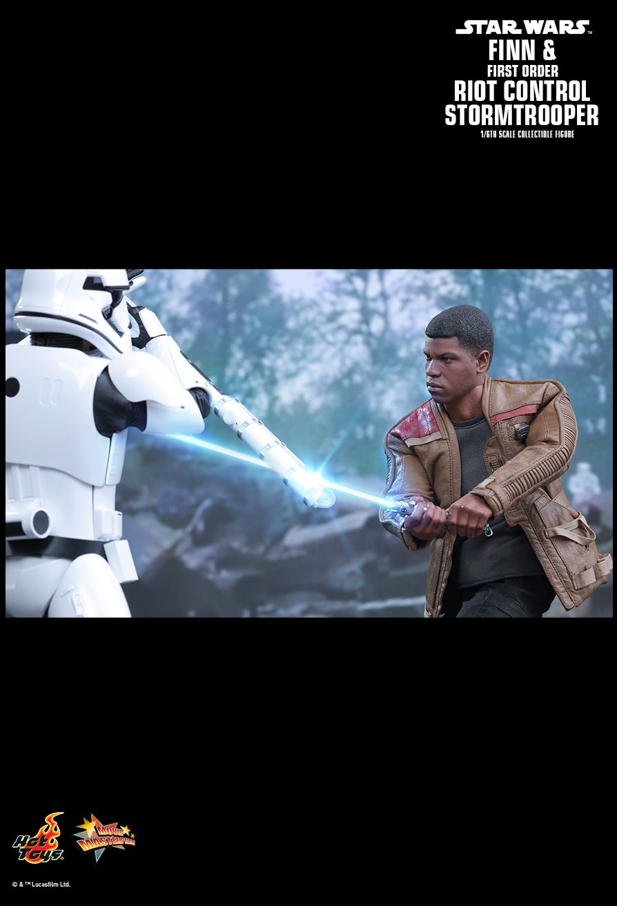 Hot Toys MMS346 STAR WARS: THE FORCE AWAKENS - FINN & STORMTROOPER