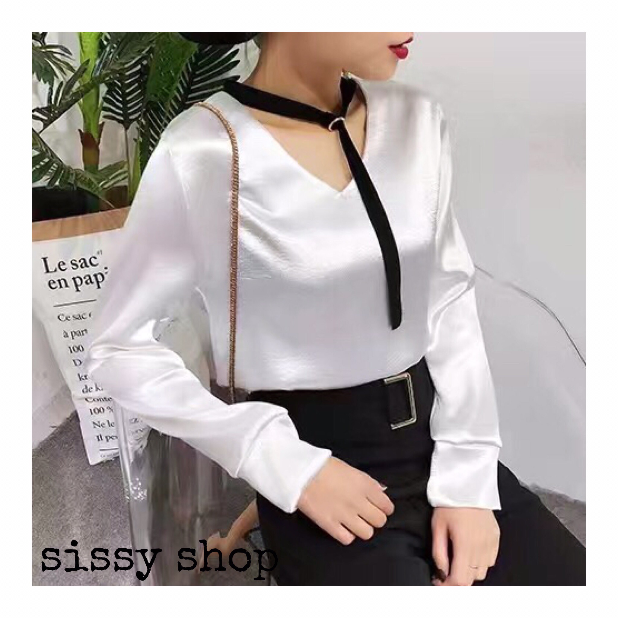 เสื้อผ้าซาตินเนื้อดี ตัวผ้ามีดีเทลยับๆนิดหน่อย แต่งโชกเกอร์คอ ใส่กับเอวสูงน่ารักมากๆค่ะ