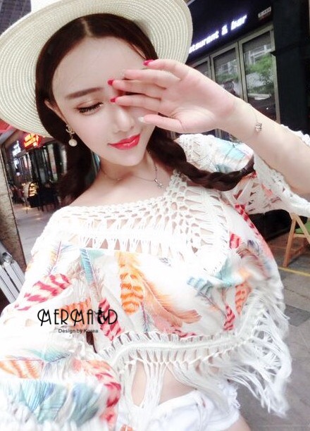 เสื้อสไตล์โบฮีเมียน พิมพ์ลายขนนก สีสดใส แต่งพู่ฟรุ้งฟริ้ง ทรงสวยน่ารัก ใส่สบายไม่ร้อน ใส่เดินเที่ยวชิวๆในวันสบายๆ