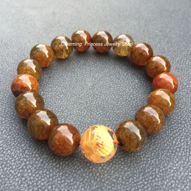 Crackle Agate and Dragon on Crystal Quartz อาเกตเกล็ดมังกรทองมั่งคั่ง 10 mm ประดับมังกรบนคริสตัลควอทซ์ หินนี้เป็นเครื่องรางของขลังมาตั้งแต่โบราณ ป้องกันอันตรายให้กับผู้สวมใส่ และยังช่วยเพิ่มความร่ำรวยมั่งคั่งอีกด้วย