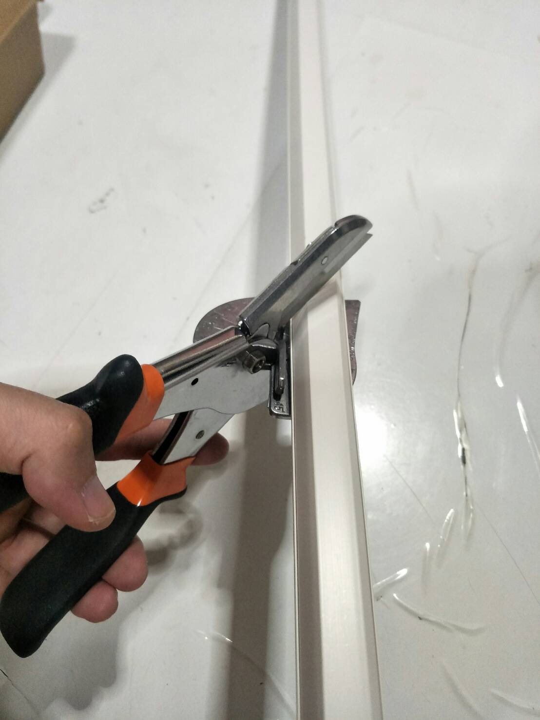 PL09 คีมตัดราง PVC พลาสติก ปรับองศาได้ 45-135 องศา รุ่นใบมีดบาง เปลี่ยนใบได้