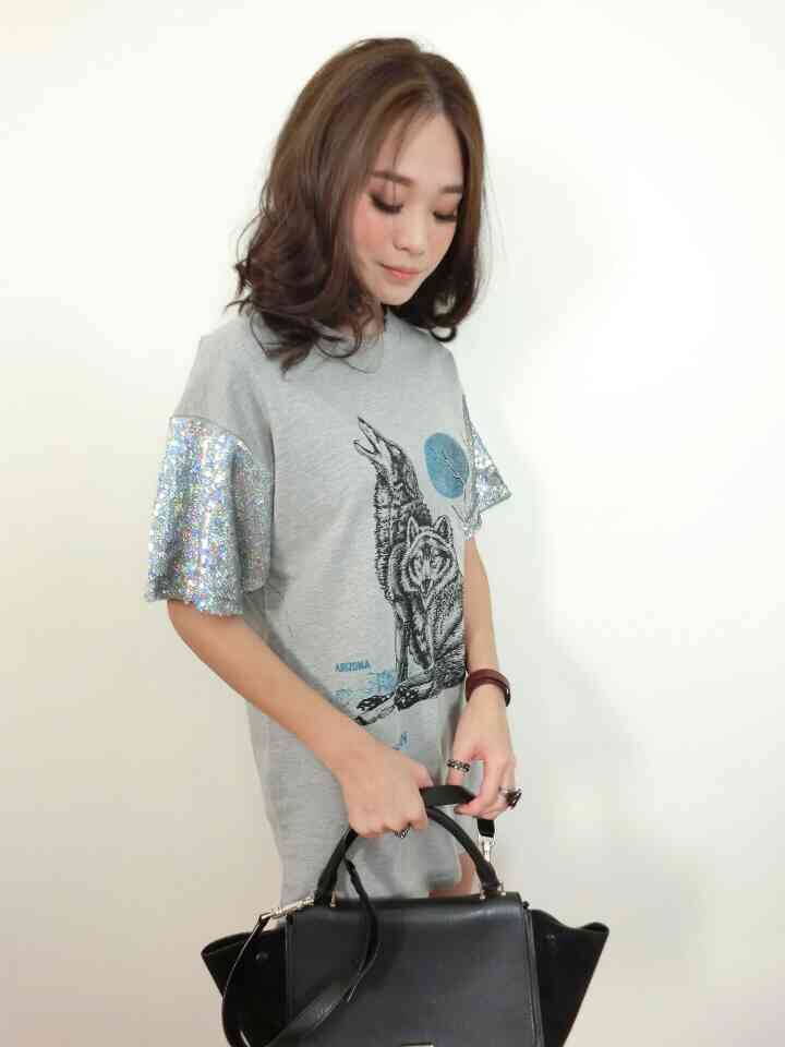 เดรสผ้ายืด/ หรือเสื้อตัวยาว สกีนลาย แขนปักเลื่อมวิ้งค่ะ