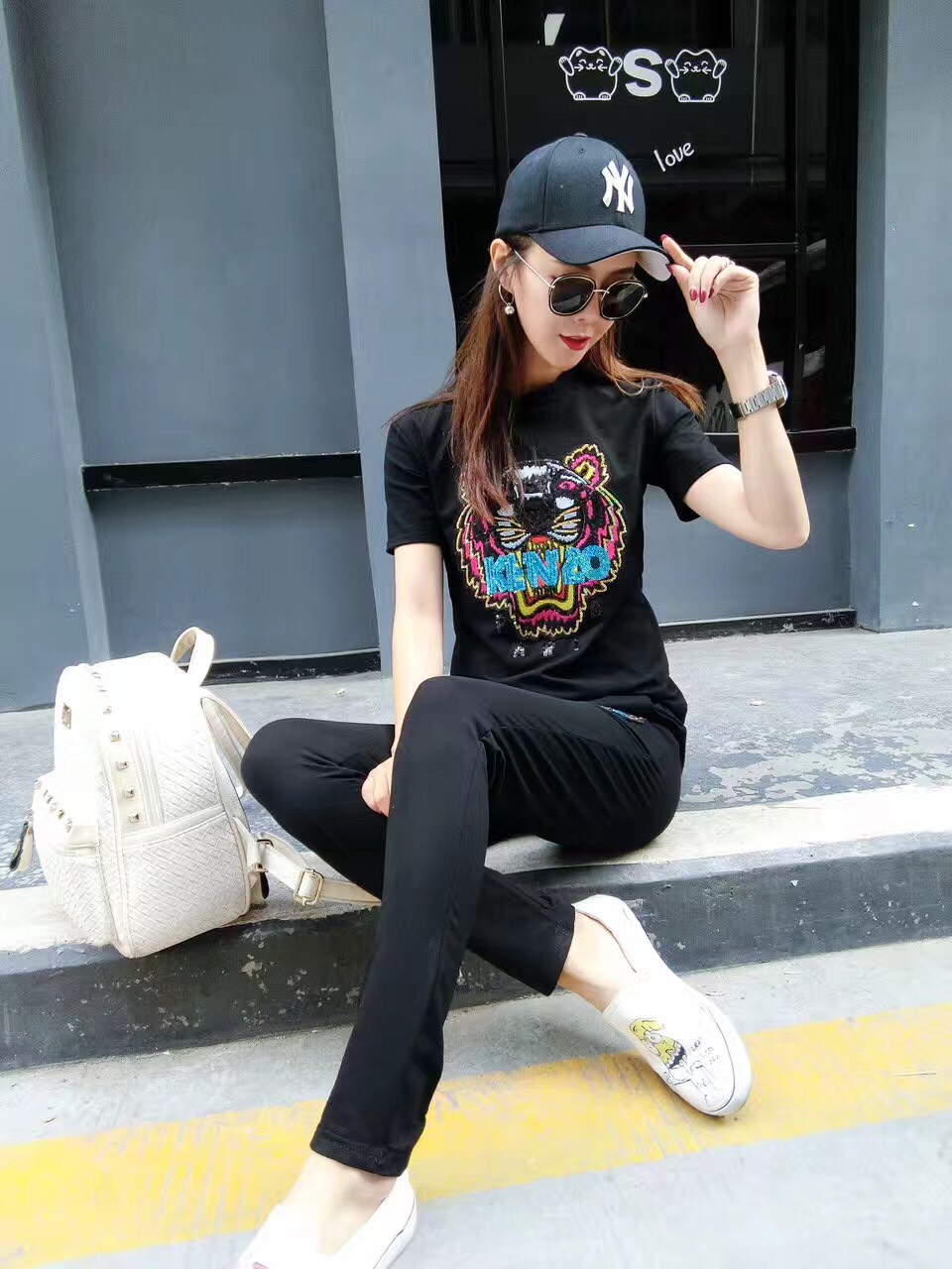 ชุดเซท เสื้อ kenzo กับกางเกงขายาว ตัวเสื้อปักวิ้งๆ