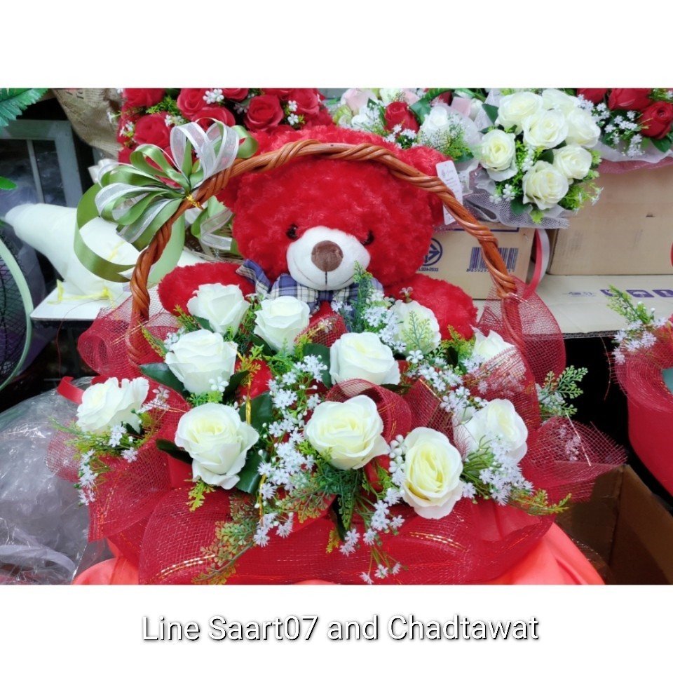 กระเช้าดอกไม้แห้ง พร้อมตุ๊กตาหมี