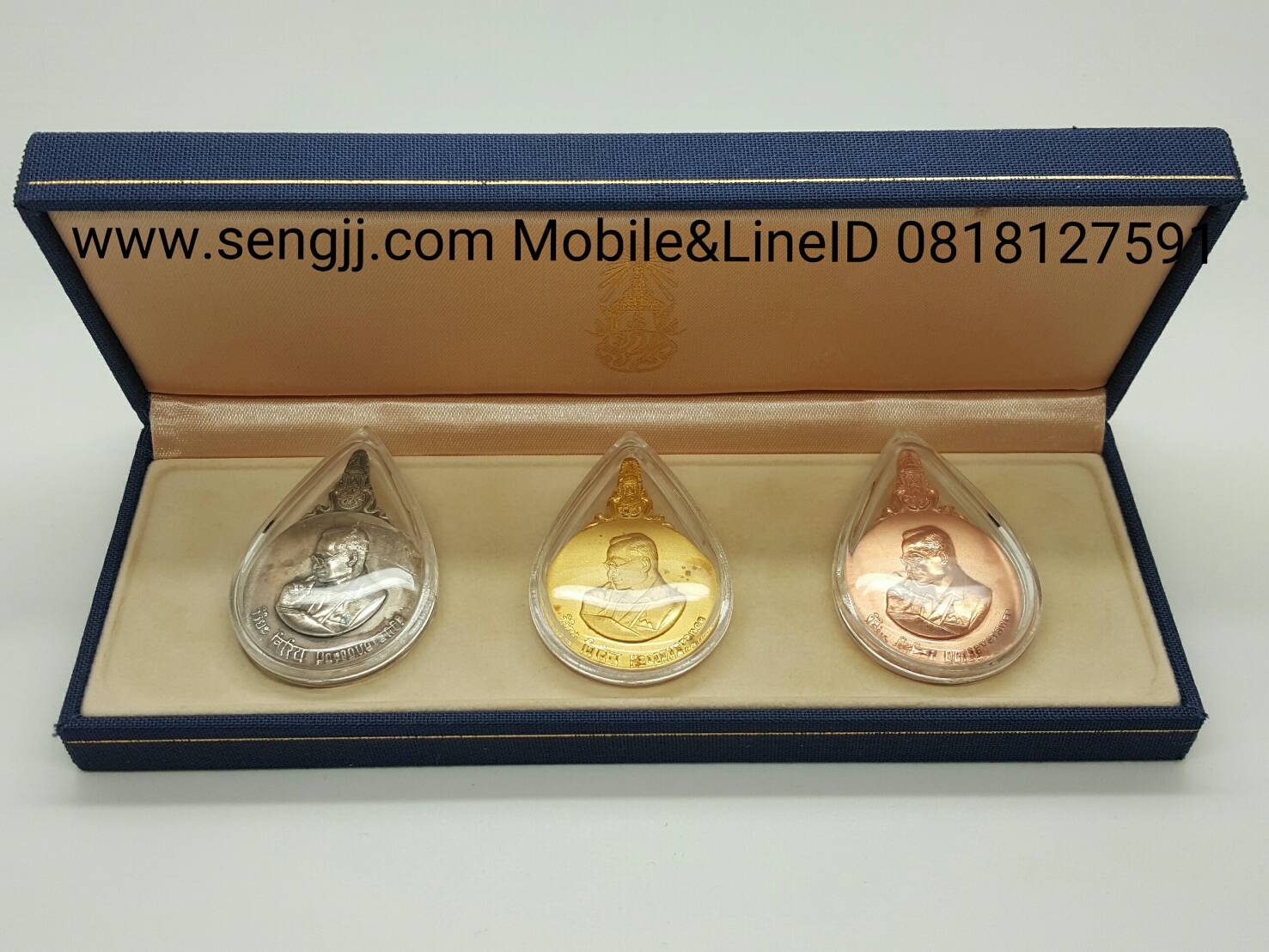 เหรียญที่ระลึกมหาชนก ทอง-เงิน-นาก ใหญ่ พร้อมหนังสือ (รูปแทน)