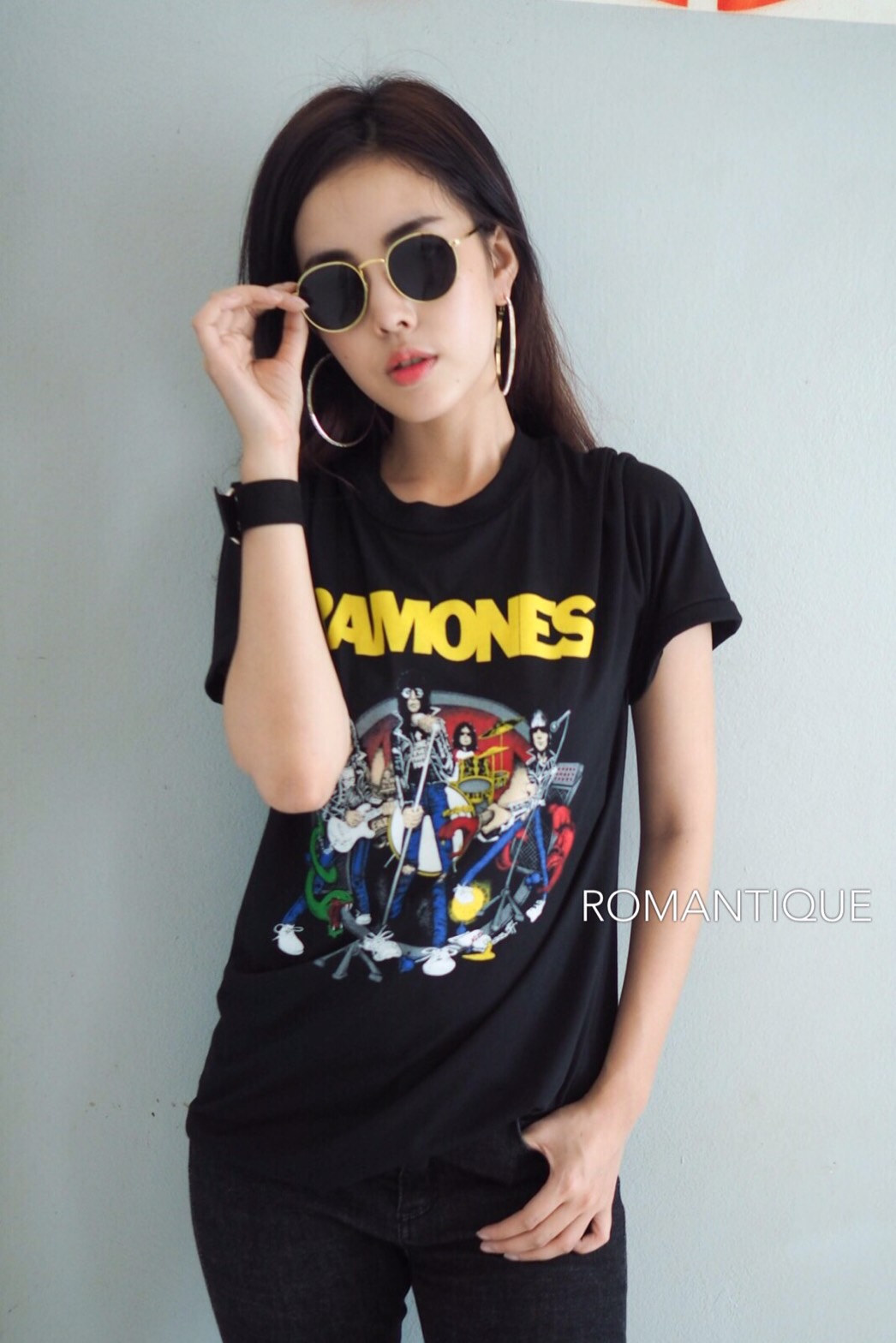 tour shirt เสื้อยืดวงร็อค ผ้าบาง สกรีนลายวงร็อค RAMONES ลายเดียวกันกับที่คุณเป้ย ปานวาดใส่ค่ะ ลายสกรีสวยๆ สกรีนหน้า/หลัง