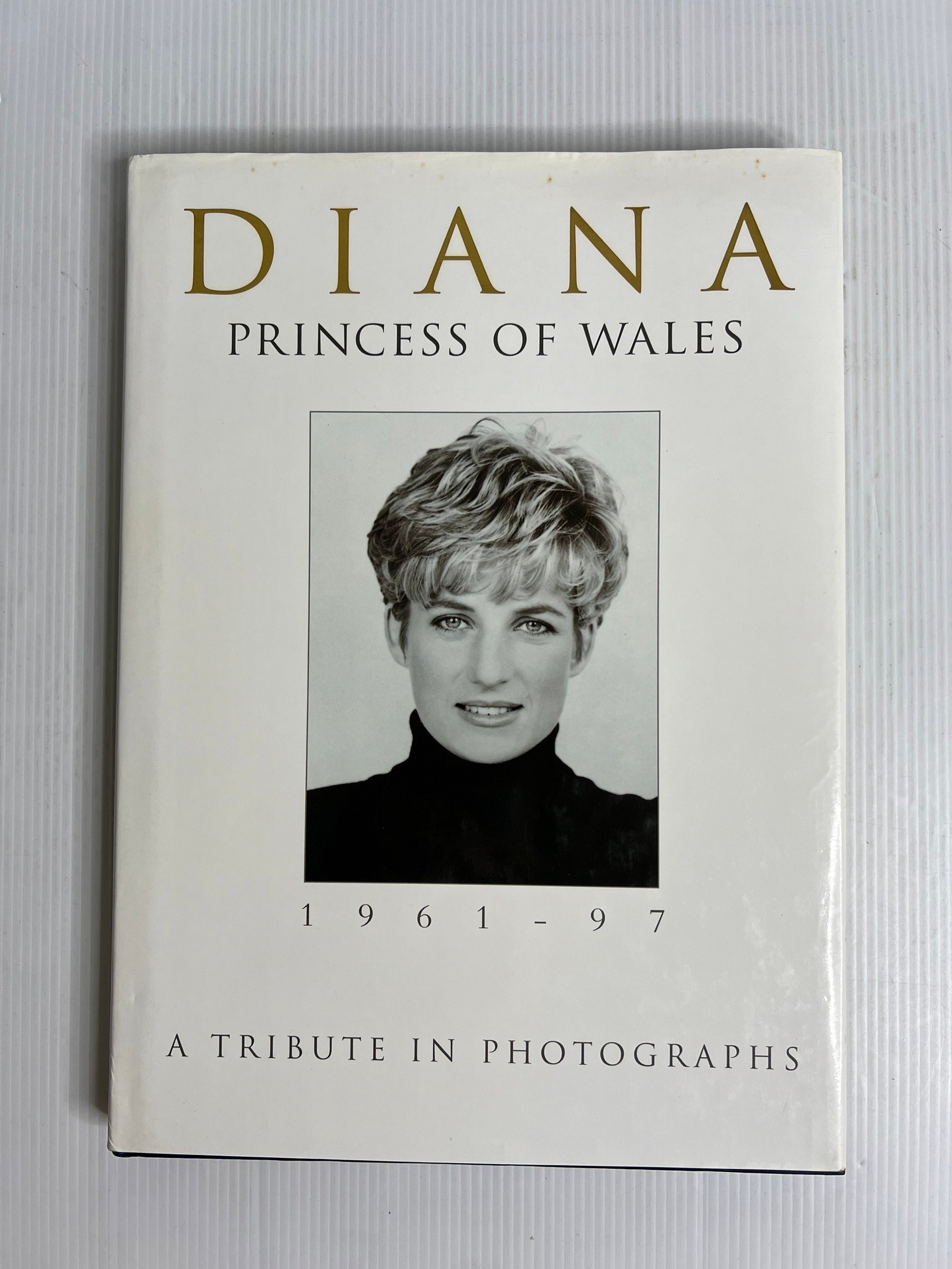 Diana Princess of Wales: a Tribute in Photographs Michael O'Mara 15 Sept. 1997 90-99% Hardcover