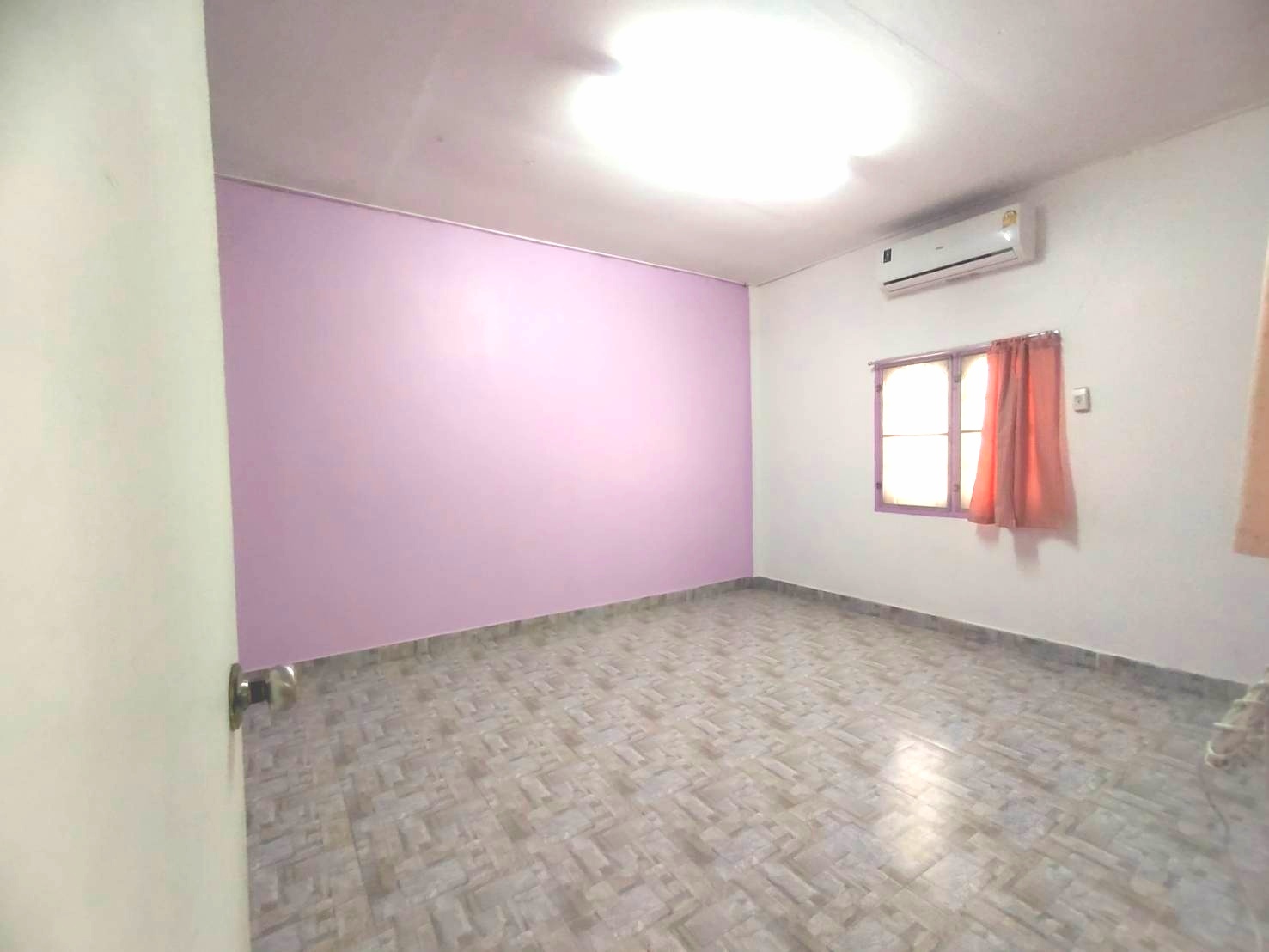 ทาวน์เฮ้าส์ 2 ชั้น มหาชัย ถ.เดิมบาง สถานีรถไฟคลองจาก ถ.พระราม 2 เมืองสมุทรสาคร ขายถูก 19.8 ตร.ว. ทำเลใจกลางเมืองมหาชัย