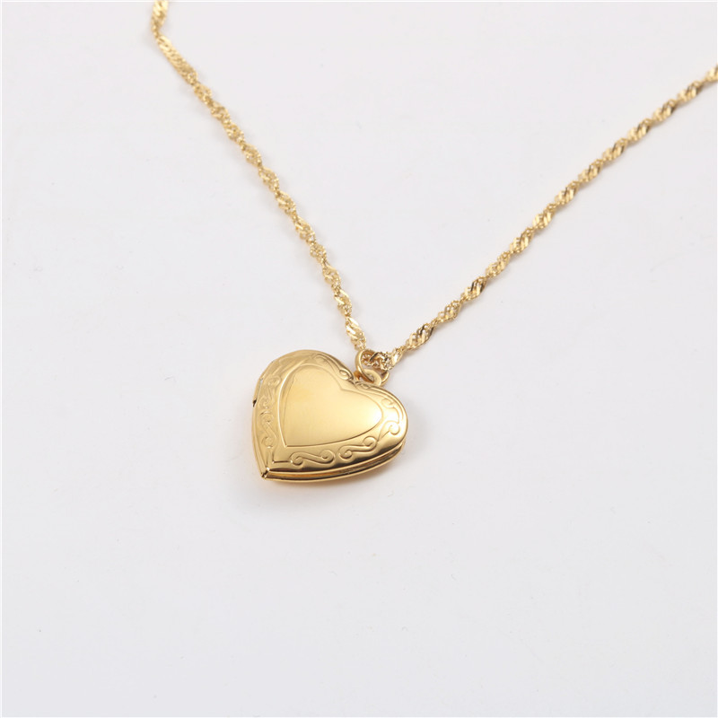 “เช็คสินค้าทัก line ก่อนโอนนะคะ”สร้อยคอสำหรับผิวแพ้ง่าย Heart locket_NT370