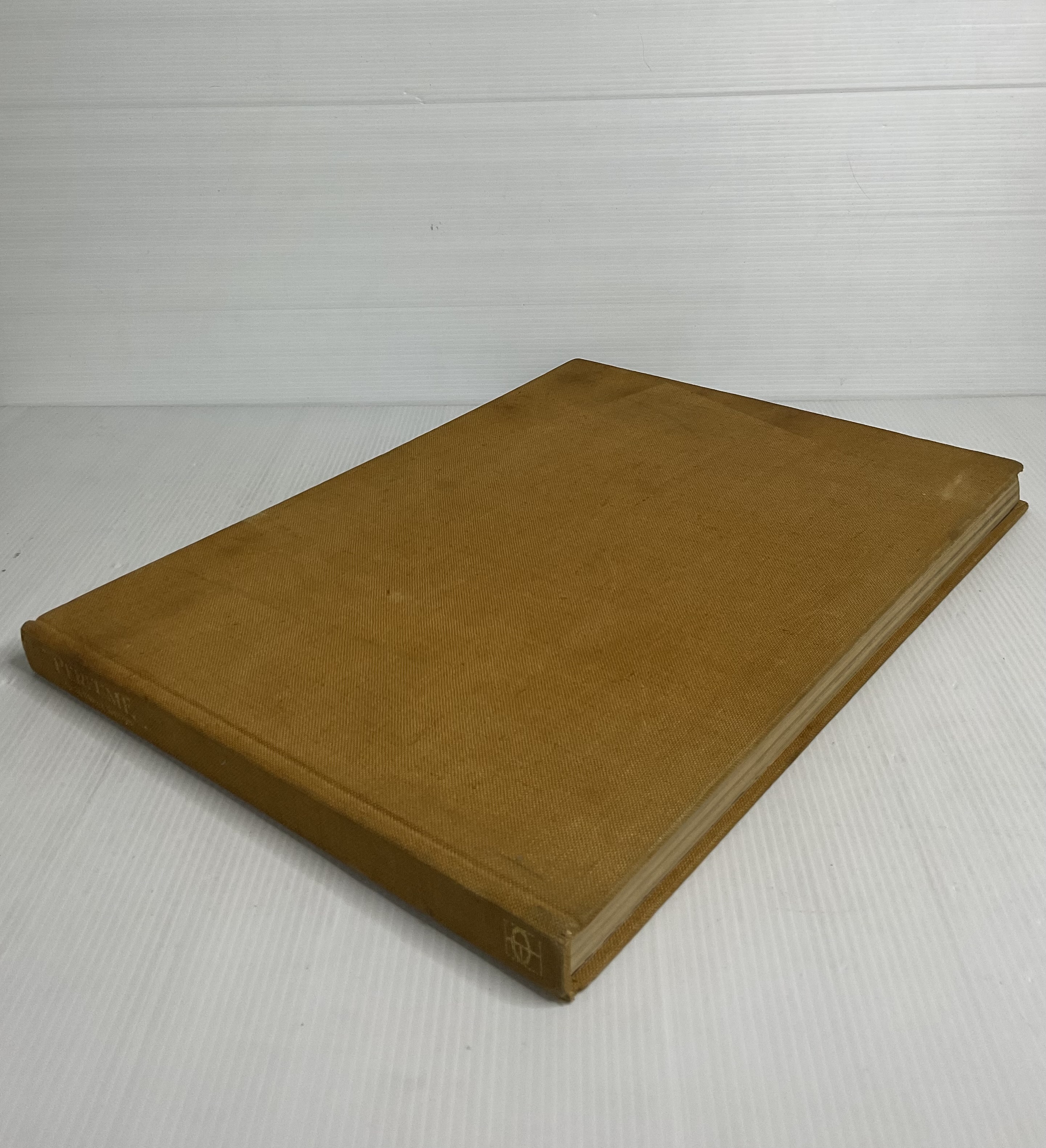 Perfume : Photographs and Text William Irving Kaufman 1974 90-99% Hardcover
