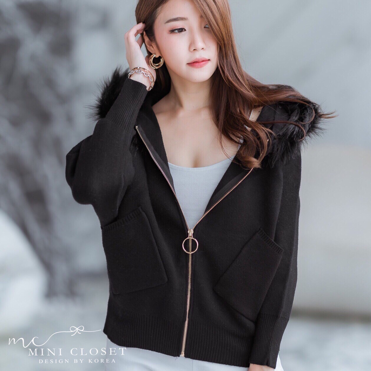 เสื้อมีฮู้ดแต่งขนเฟอร์ ถอดได้ ใส่กันหนาวได้น่ารักด้วย