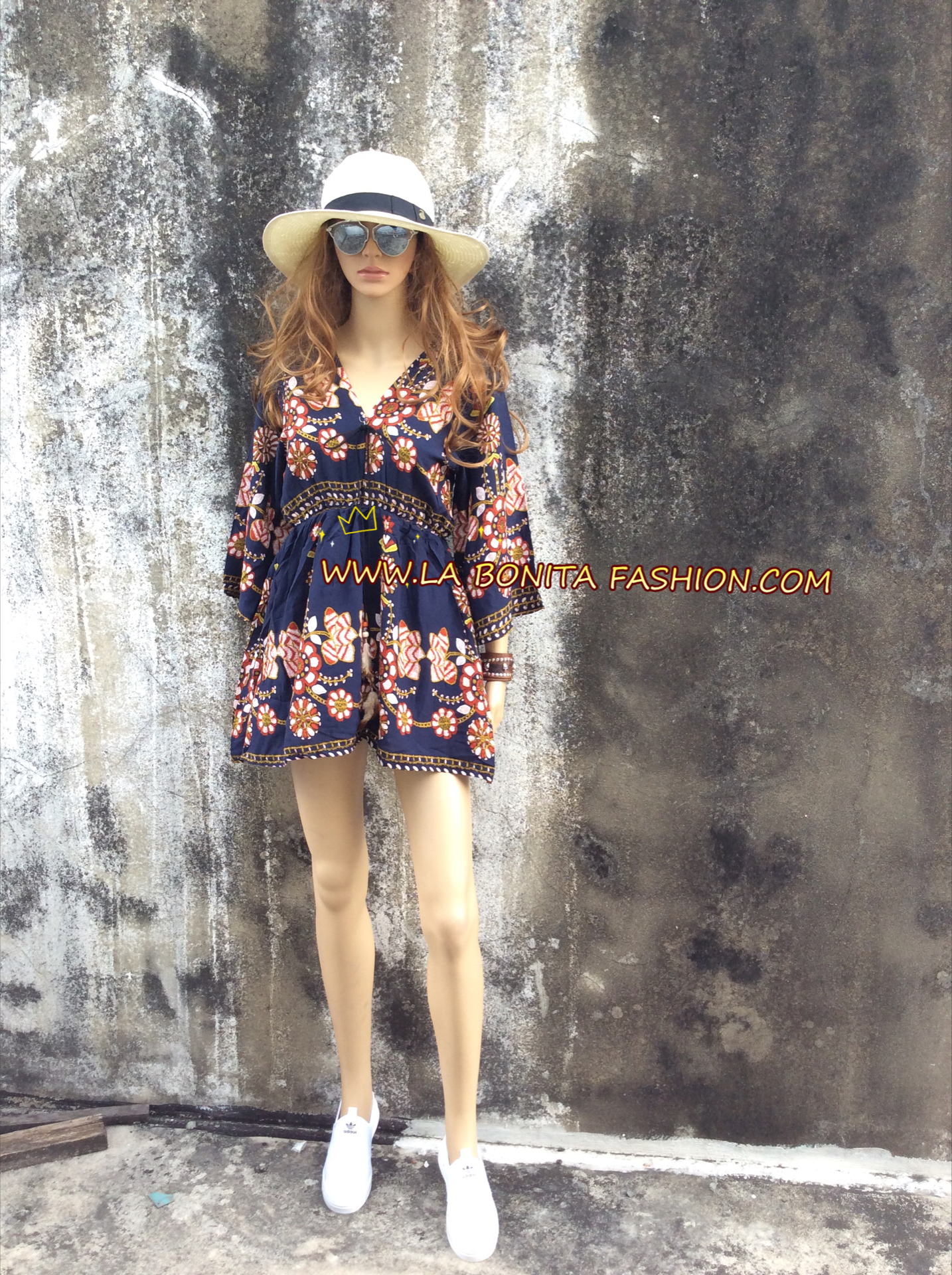 เดรสคอวีพิมพ์ลายสวยสไตล์โบฮีเมียน