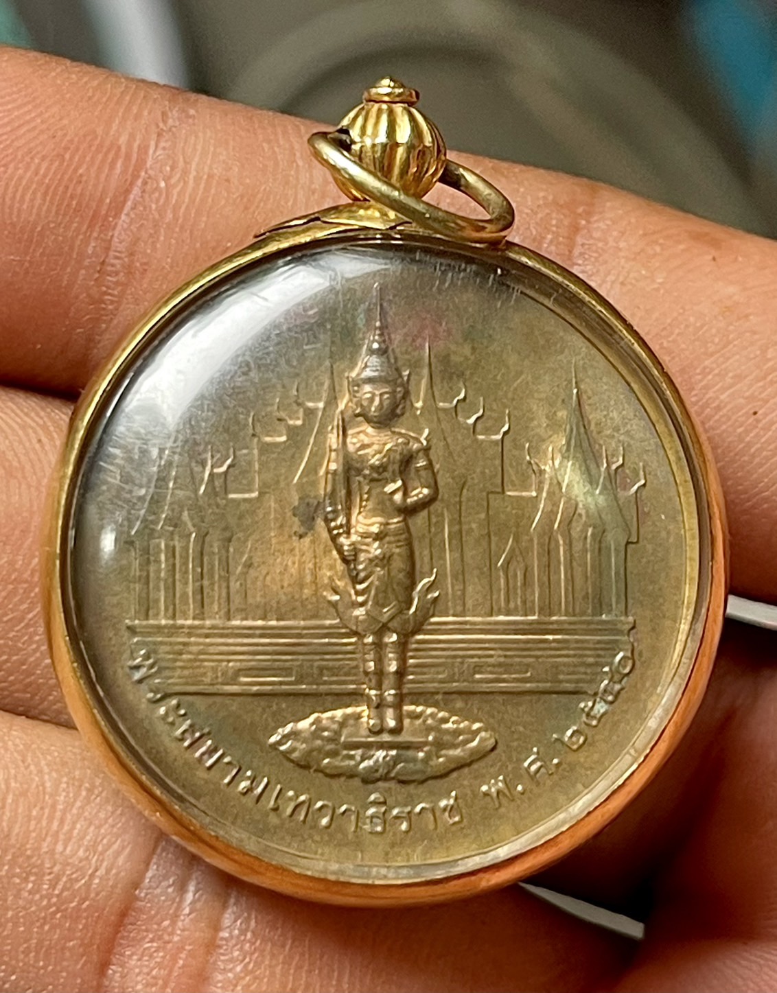 เหรียญที่ระลึก รัชกาลที่9 หลังพระสยามเทวาธิราช ปี2540 ทองแดง กรอบทอง