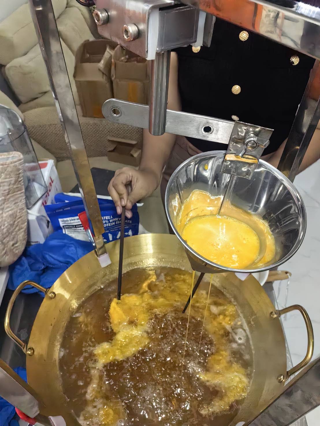 ES27 เครื่องโรยฝอยทองพร้อมกระทะทองเหลือง ไฟ 220V น้ำหนักเบา พกพาสะดวก