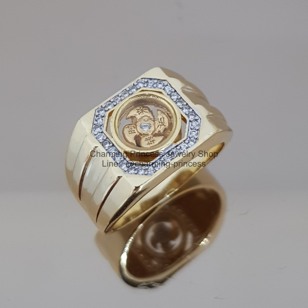 "กังหันนำโชค" หรือ กังหันแชกงหมิว แหวนผู้ชาย ดีไซส์ดอกไม้ประดับพลอยสวิส วัตถุมงคลสำหรับเสริมดวงของทุกปีนักษัตร เสริมโชค เรียกทรัพย์ ร่ำรวย เงิน ทอง ปัดเป่าสิ่งชั่วร้าย เก็บเงินทองไม่รั่วไหล สำเนา