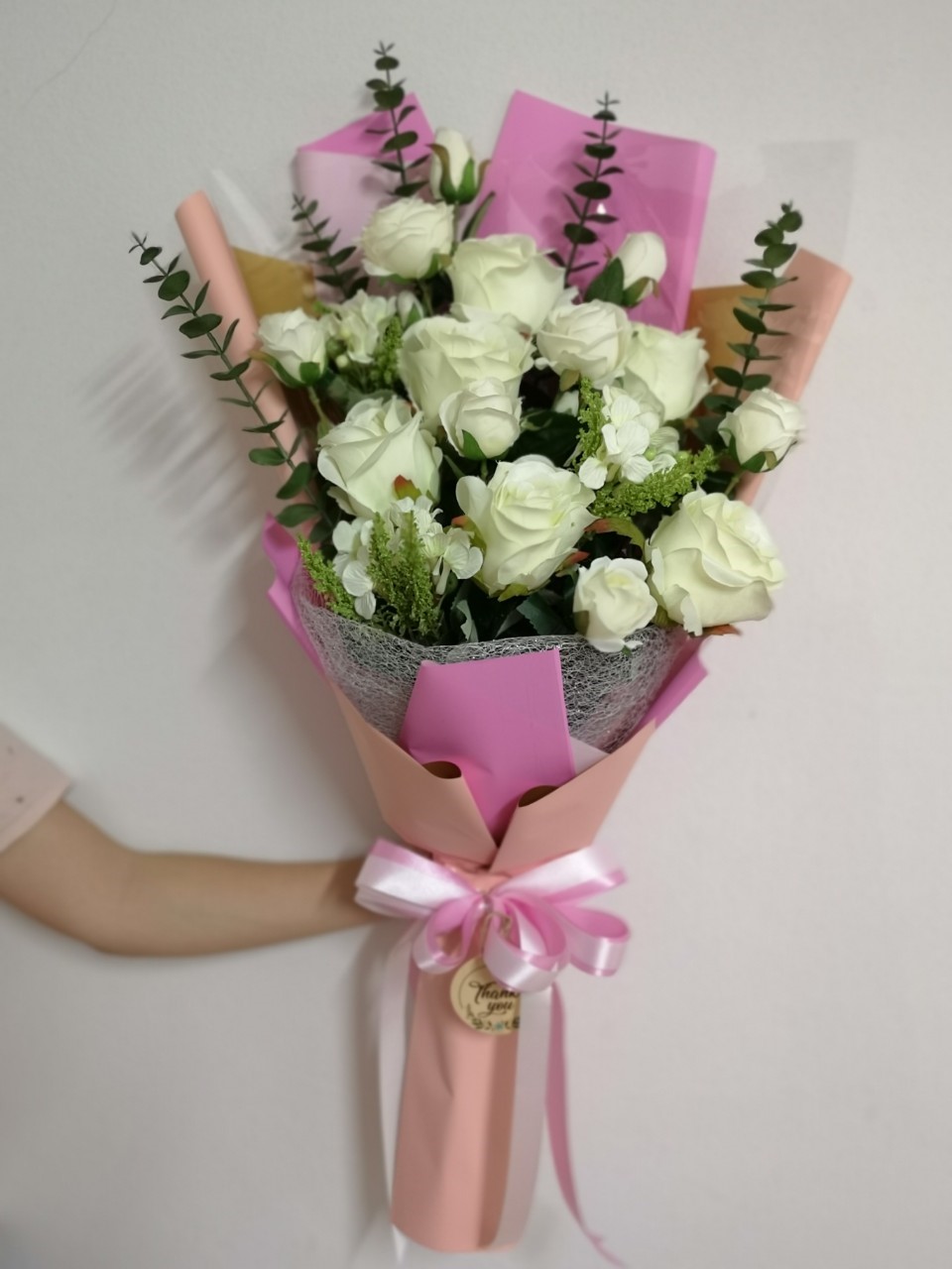 ช่อดอกกุหลาบขาว ทรงสูง (ดอกไม้ประดิษฐ์)