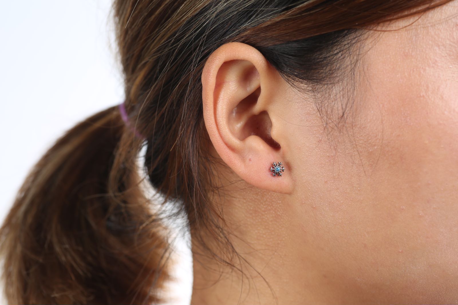 “เช็คสินค้าทัก line ก่อนโอนนะคะ”ไทเทเนี่ยม 100% ต่างหูสำหรับผิวแพ้ง่าย Snow จิวแป้นแบนขันน็อต ขนาดก้านปกติ ราคา/ข้าง ETC128