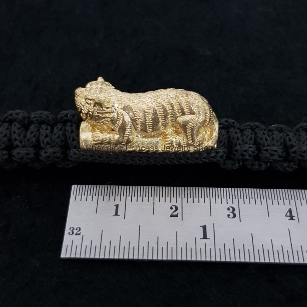 ข้อมือตะกรุดพญาเสือมหาอำนาจ เหมาะกับการติดตัวเพื่อแคล้วคลาด มหาอำนาจ และกำจัดอุปสรรคทั้งปวง หลวงพ่อเปิ่น วัดบางพระ จ นครปฐม