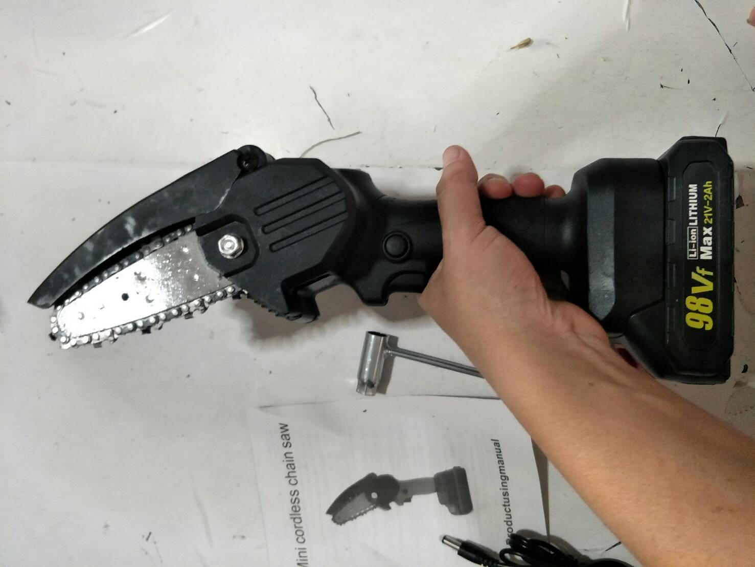 EC10 เลื่อยโซ่ไฟฟ้า 4 นิ้ว 21V น้ำหนักเบา ใช้งานง่าย สะดวกปลอดภัย