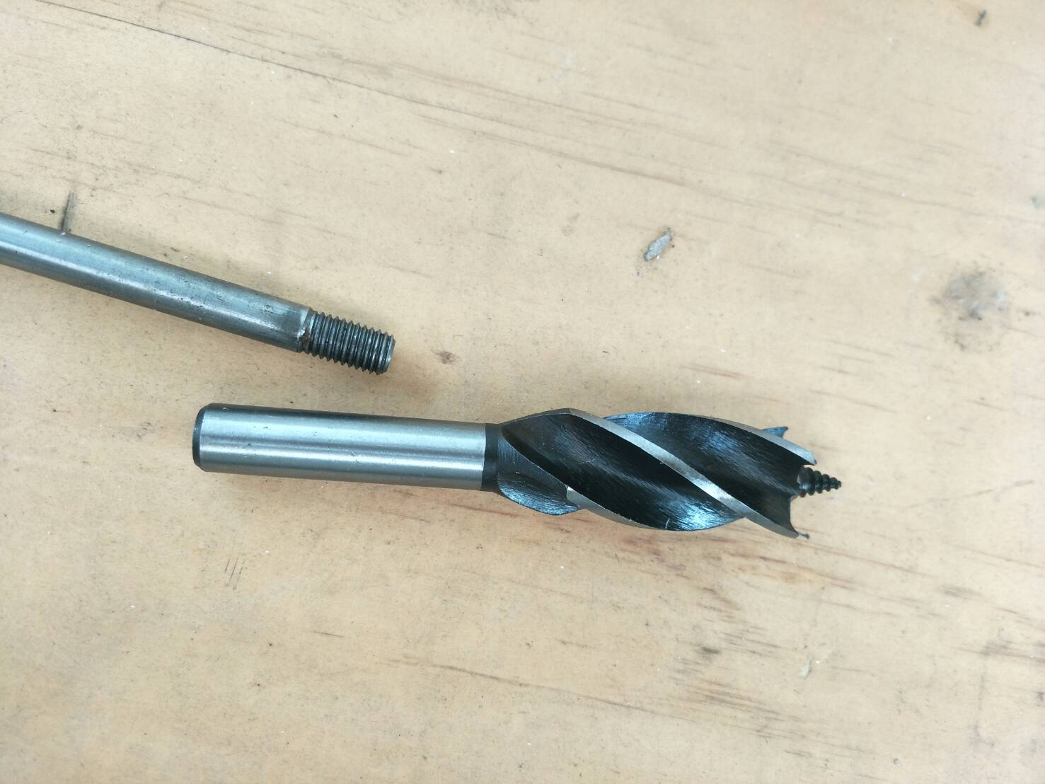 D33S18 ดอกเจาะไม้ยาวพิเศษ ขนาด 18 มิล แกนยาว 800 มิล สำหรับเจาะไม้หนา แกนต้นไม้ ต่างๆ