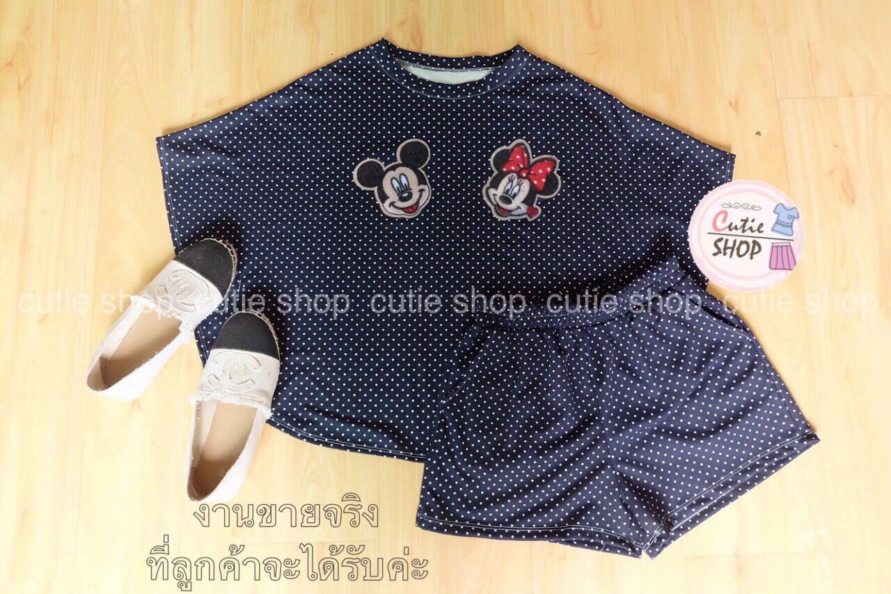 เซ็ตกางเกงขาสั้น มาพร้อมเสื้อทรงค้างคาวลายจุด ติดอาร์มมิกกี้&มินนี่