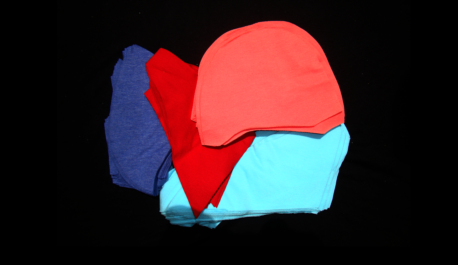 เศษผ้าคละสี ขนาดเท่าฝ่ามือ 1 กก.