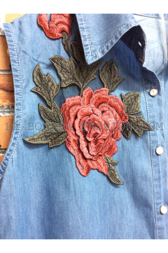 New!! Arrival เดรสยีนส์ผ้ายีนส์นิ่มเนื้อดีค่ะ แต่งชายกระโปรงให้เป็นระบายนิดๆพอน่ารัก ปักดอกกุหลาบสีแดงดอกโต งานปักละเอียด