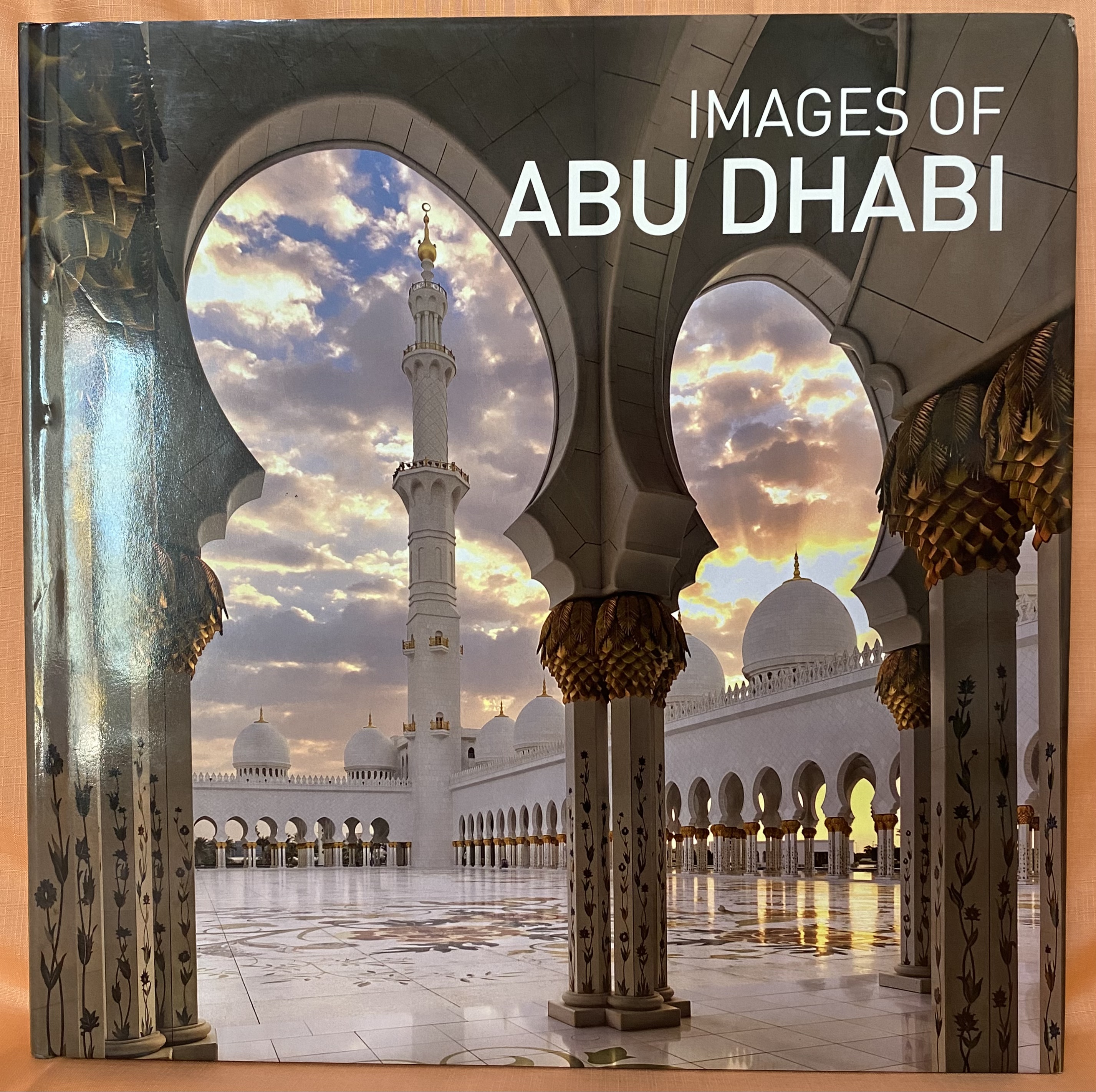 Images of Abu Dhabi & the UAE Victor Romero 2004 Hardcover
