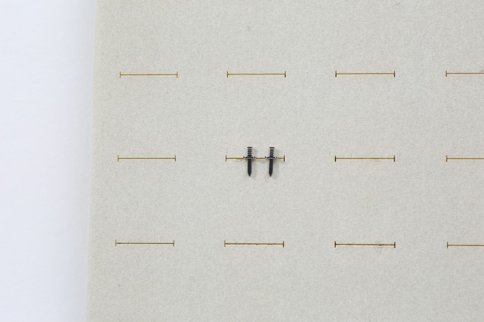 “เช็คสินค้าทัก line ก่อนโอนนะคะ”ไทเทเนี่ยม 100% ต่างหูสำหรับผิวแพ้ง่าย Sword จิวแป้นแบนขันน็อต ขนาดก้านปกติ ราคา/ข้าง ETC118