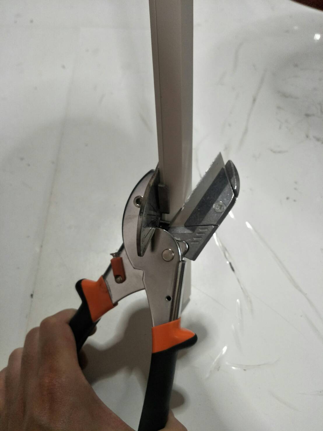 PL09 คีมตัดราง PVC พลาสติก ปรับองศาได้ 45-135 องศา รุ่นใบมีดบาง เปลี่ยนใบได้