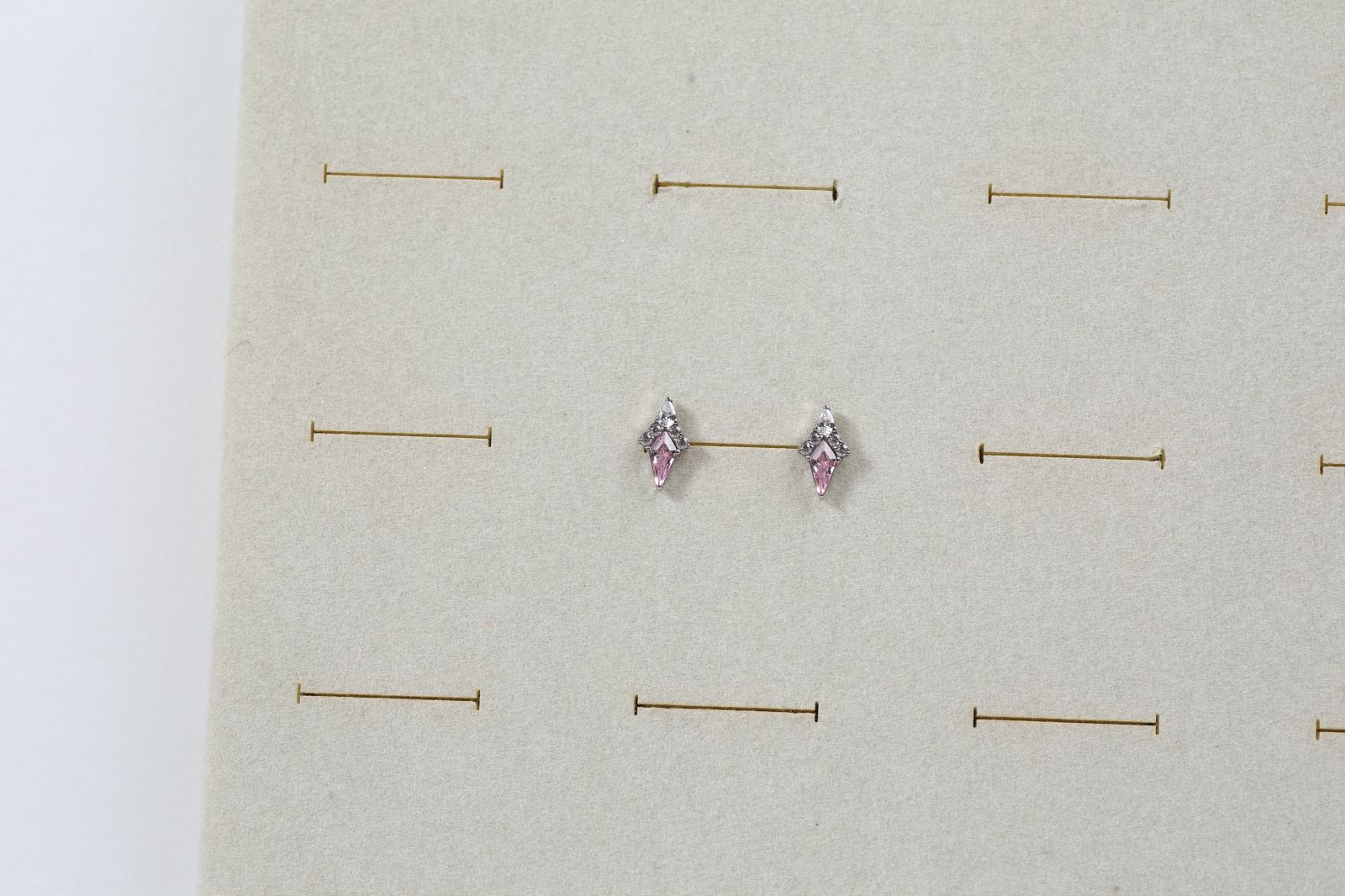 “เช็คสินค้าทัก line ก่อนโอนนะคะ”ไทเทเนี่ยม 100% ต่างหูสำหรับผิวแพ้ง่าย Wand จิวแป้นแบนขันน็อต ขนาดก้านปกติ ราคา/ข้าง ETC136