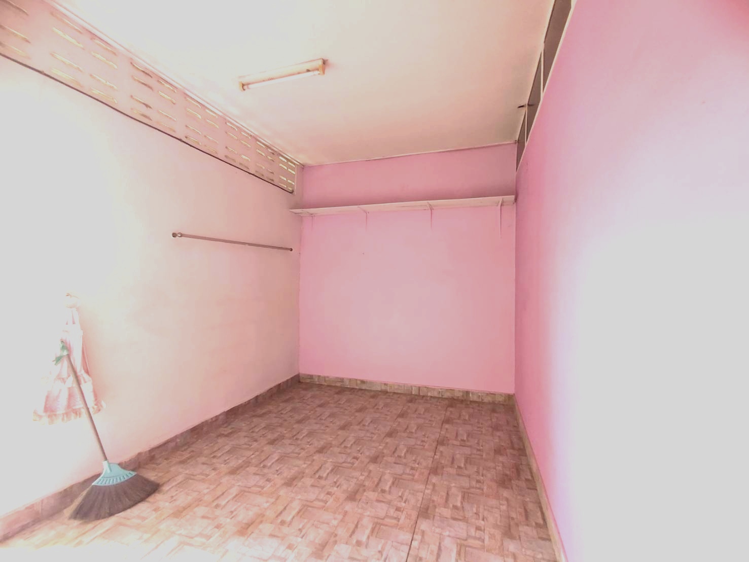 ทาวน์เฮ้าส์ 2 ชั้น มหาชัย ถ.เดิมบาง สถานีรถไฟคลองจาก ถ.พระราม 2 เมืองสมุทรสาคร ขายถูก 19.8 ตร.ว. ทำเลใจกลางเมืองมหาชัย