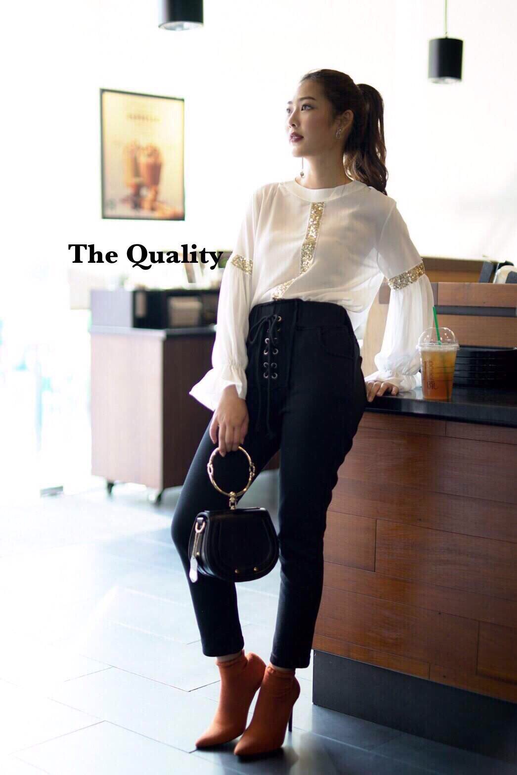 กางเกงวอร์มผ้ายืดใส่สบายม๊ากมาก เก็บทรง เอวสูงใส่สวยเป๊ะ แมทได้หมดค่ะเสื้อยืดก้ได้ แต่งเชือกคล้องเก๋ๆ ดีสุดๆ