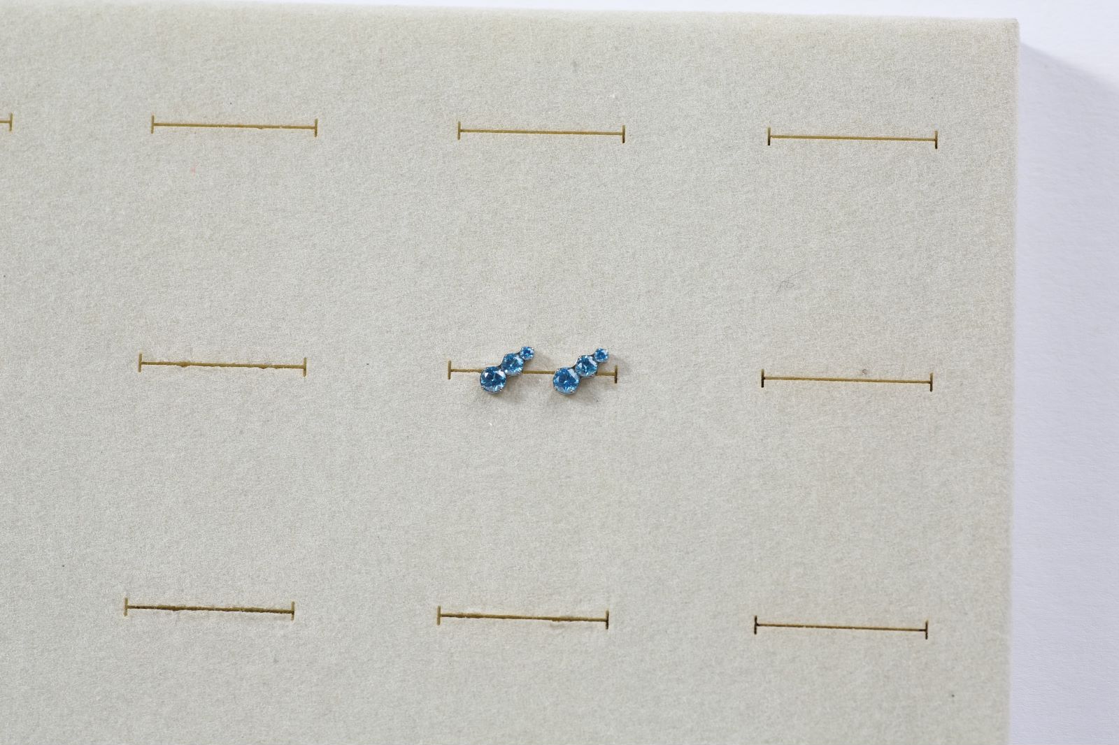 “เช็คสินค้าทัก line ก่อนโอนนะคะ”ไทเทเนี่ยม 100% ต่างหูสำหรับผิวแพ้ง่าย Magi จิวแป้นแบนขันน็อต ขนาดก้านปกติ ราคา/ข้าง ETC146