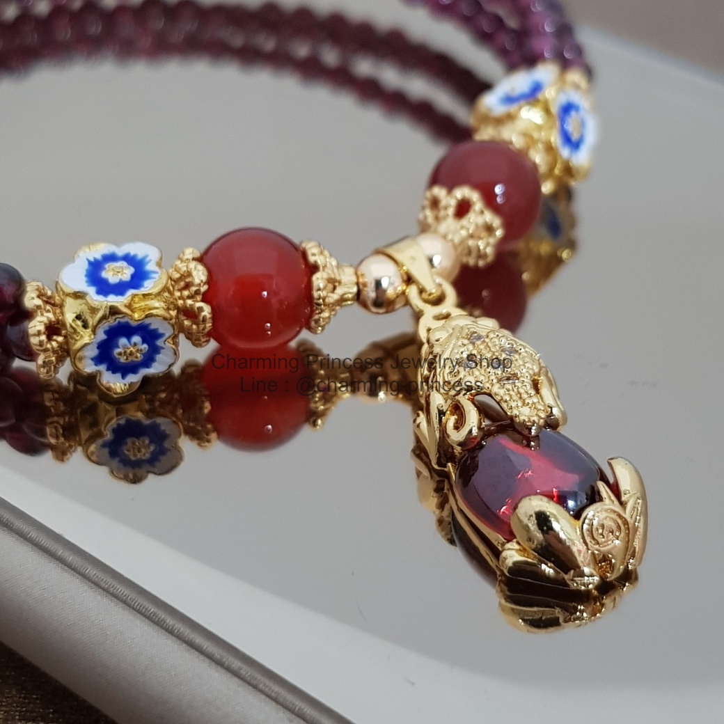 วัตถุมงคลสำหรับเสริมดวงของทุกปีนักษัตร คือ ปี่เซียะคู่บารมี เสริมโชค เรียกทรัพย์ ร่ำรวย เงิน ทอง ปัดเป่าสิ่งชั่วร้าย เก็บเงินทองไม่รั่วไหล ร้อยพร้อม โกเมน หินพลัง และความร่ำรวย