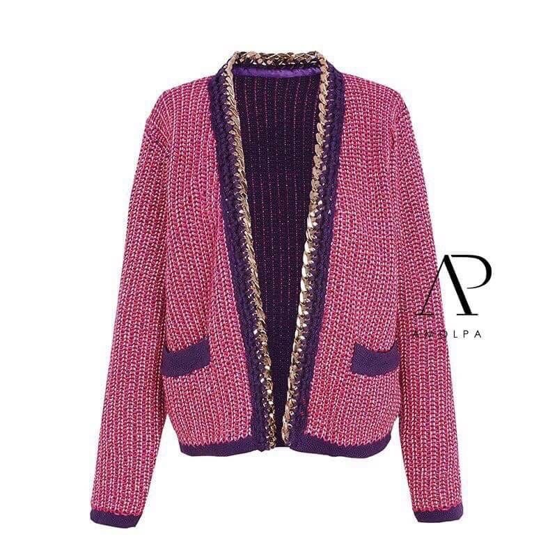 เสื้อคลุมไหมพรมสไตล์CHANEL ขอบโซ่อะไหล่สีทองอย่างดี งานสวยมากๆ ใส่แล้วเกิด สะดุดตาแน่นอนค่า ห้ามพลาดเลยน้า