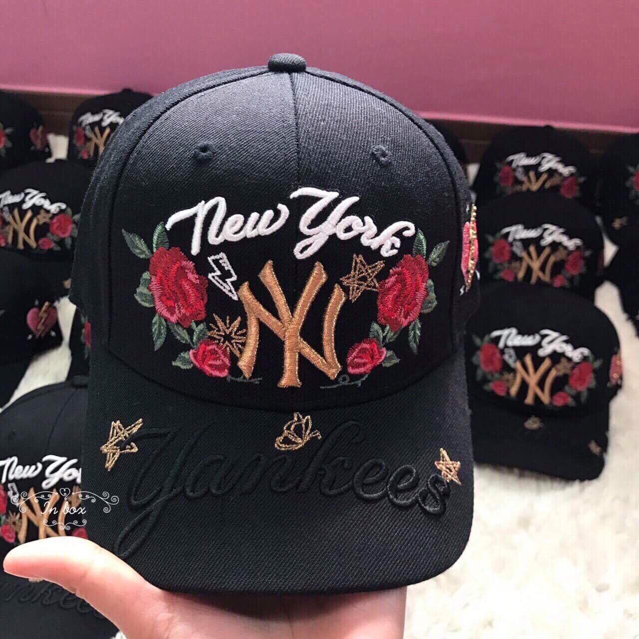 หมวก MLB NY ปักโลโก้ รุ่นใหม่นะคะ งานปักแน่นตามงานต้นแบบ ปรับสายได้ตามศีรษะ ใส่เท่ๆ เข้าได้กะทุกชุดน๊าา