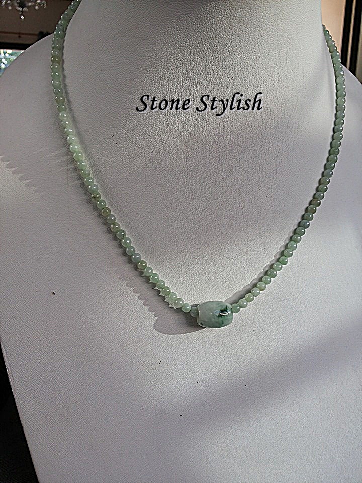 สร้อยคอหยก เรียบเก๋ เนื้อเทียน พร้อมล็อคเก็ตหยก Jadeite Necklace
