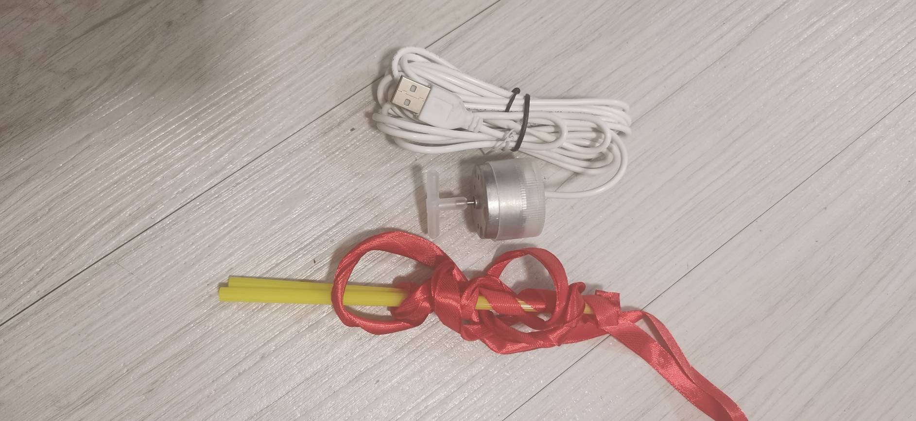 MO36 เครื่องไล่แมลงวันรุ่นสายเสียบ USB 5V