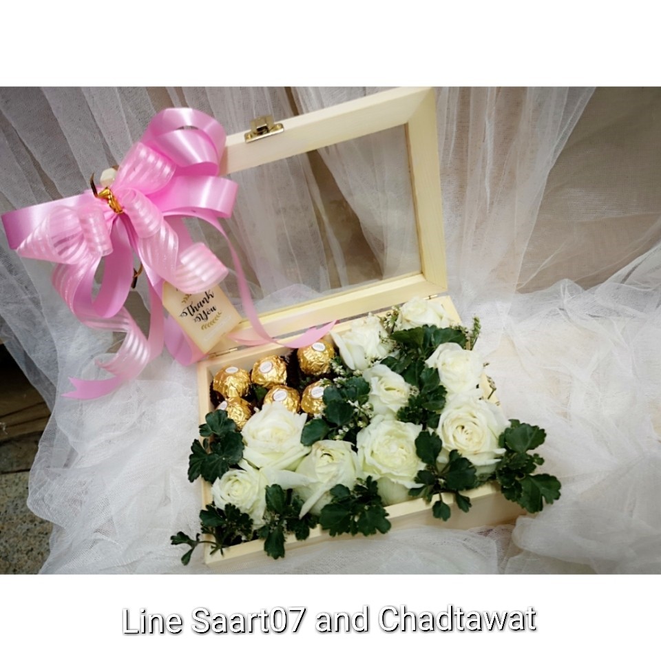 กล่องดอกไม้ พร้อมธนบัตร (Flower Box)