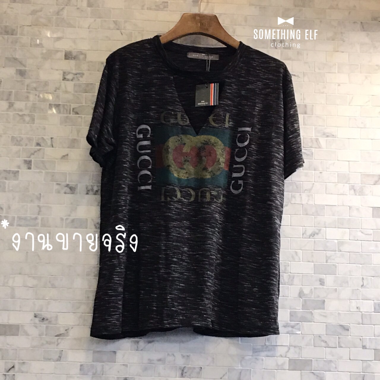 เสื้อยืดสกรีนตัวหนังสือ Gucci เจอะคอวี ผ้ายืดสลาฟเนื้อดีใส่สบายมากๆค่ะ