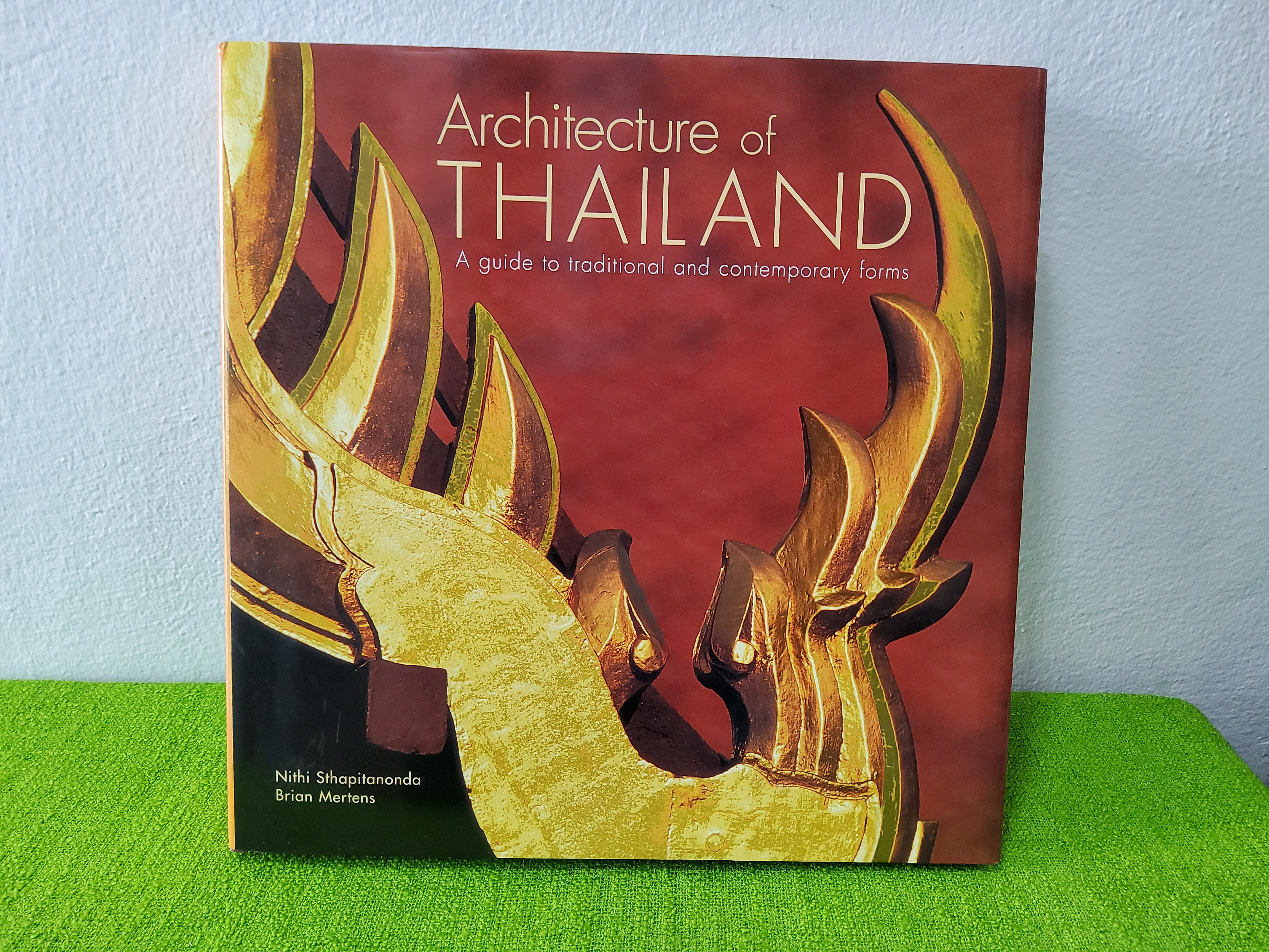 Architecture of Thailand A Guide to Traditional and contemporary forms 2005 ปกแข็ง