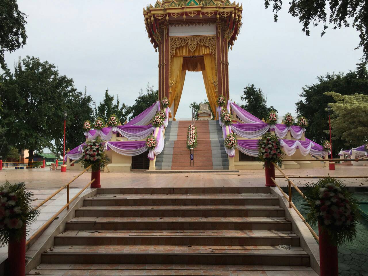 ดอกไม้หน้าเมรุ