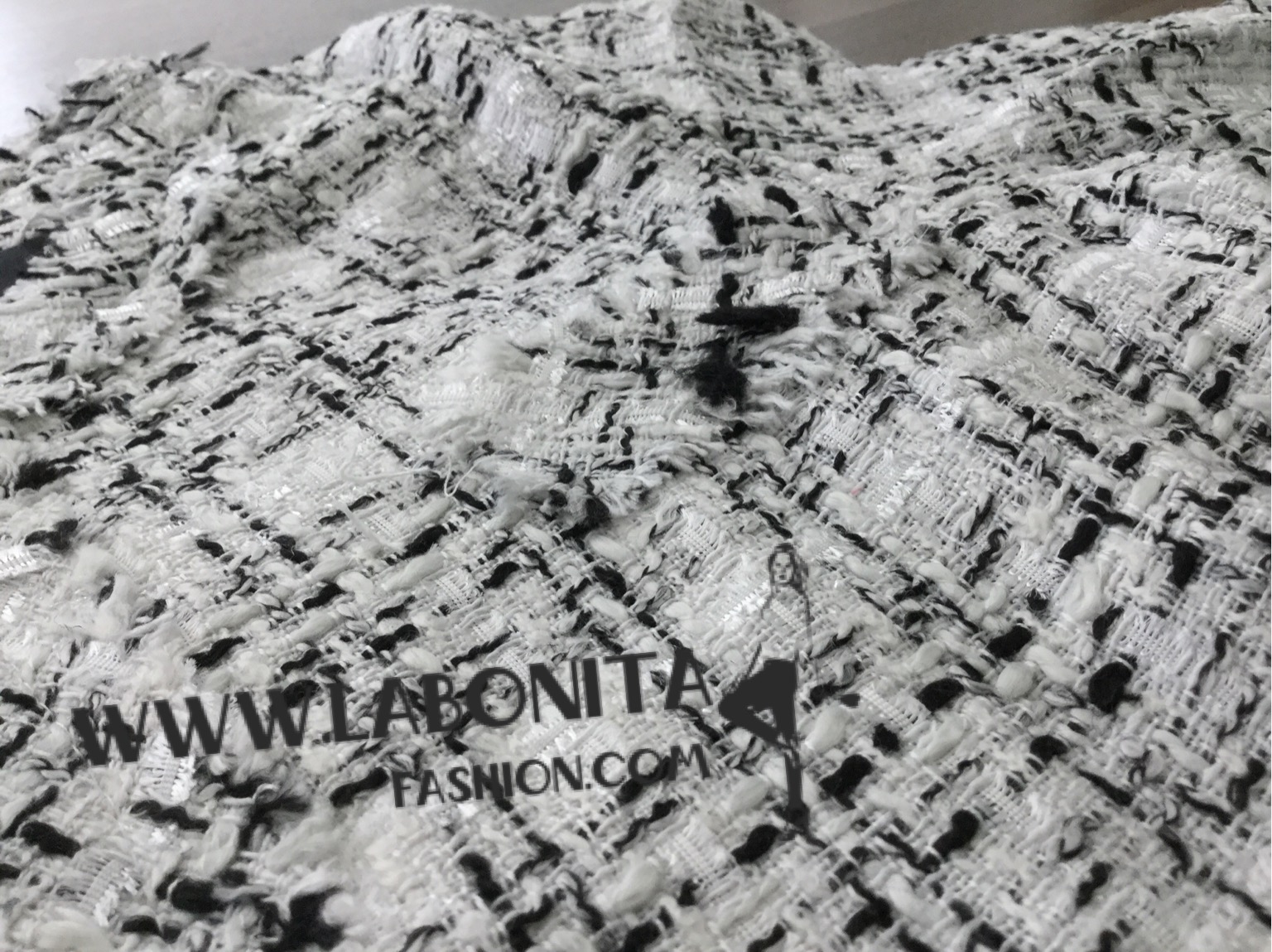 เสื้อคลุมผ้าทวีตชาแนลตัวยาว มีซับในทั้งตัว คุ้มค่าราคาที่สุดในสามโลก