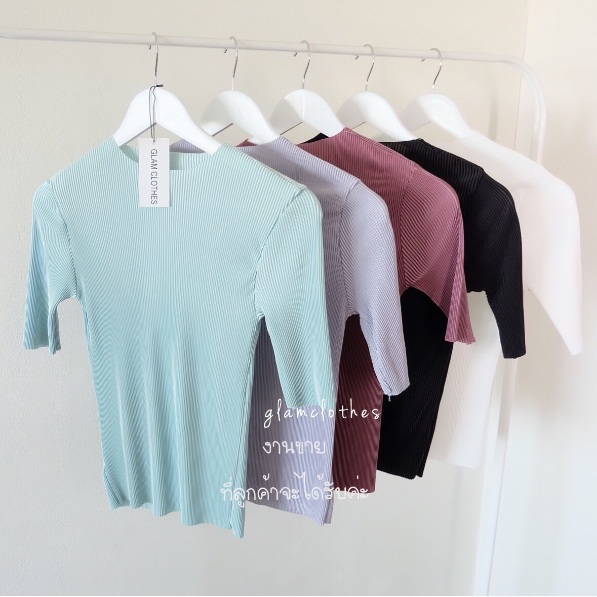 เสื้อแขนสั้นอัดพลีท เนื้อนิ่มบาง ใส่สบายในหน้าร้าน พูดเลยว่า ไม่อ้วนนะ ใส่แล้วผอมเพรียวค่า