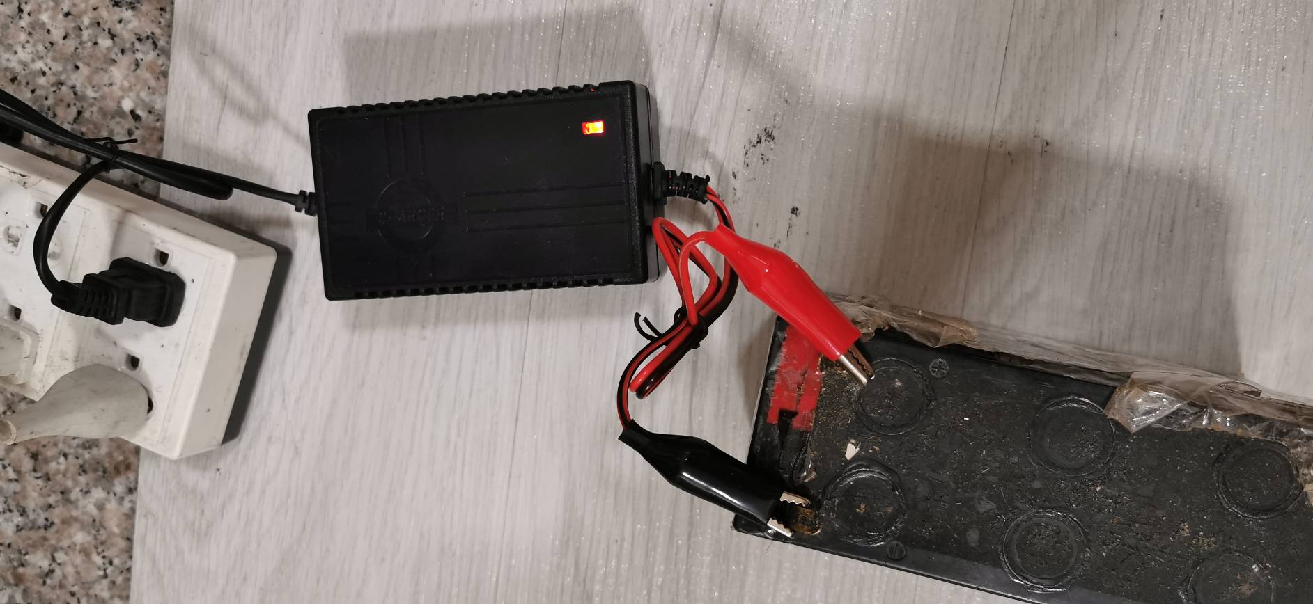 ADE16 เครื่องชาร์จแบต+ฟื้นฟูแบตในตัว สำหรับแบตตะกั่ว 12V1A