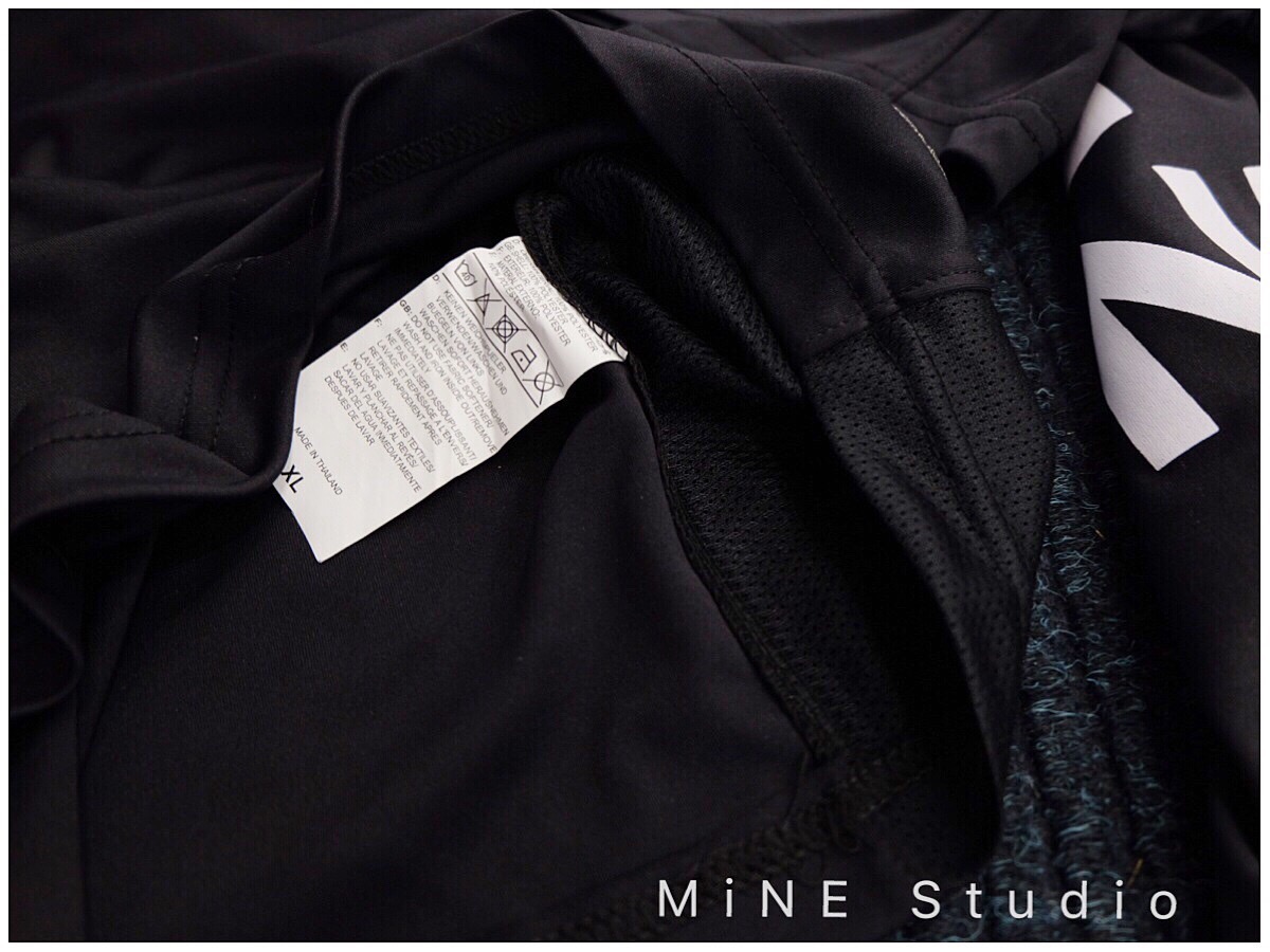 เสื้อยืด งานเนื้อผ้าSport Brandงานผสมผสานงานปักและงานสกรีนสวยเนี้ยบ ใส่เที่ยวหรือเล่นกีฬา ออกกำลังกาย ฟิตเนทก็ดูสวย เทห์มั๊กๆ^^ มั่นใจในคุณภาพของงาน ได้แน่นอนค่ะ คุณภาพครบครัน สวยเป๊ะตั้งแต่เนื้อผ้าที่เหมือนแบบออรินัล พร้อมทั้งลวดลายที่สกรีนและงานปักกันเล